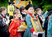 Cостоялся первый межъепархиальный детско-юношеский крестный ход Ейской епархии