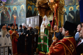 Святіший Патріарх Кирил молився за вечірнім богослужінням в Пантелеїмоновому монастирі на Афоні