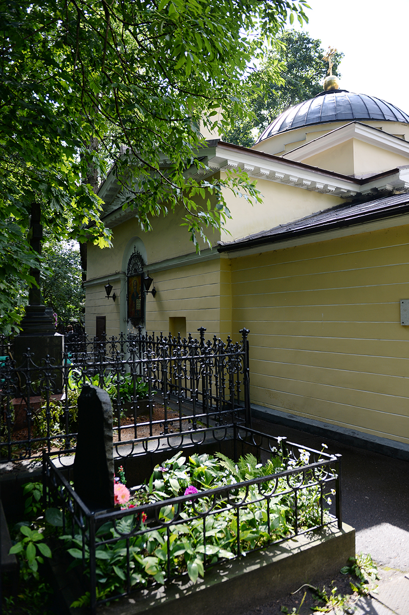 Vizita Patriarhului la Sanct-Petersburg. Vizitarea cimitirul Bolșeohtinski „Sfântul Gheorghe”, a lavrei „Sfântul Alexandru Nevski” și a Academiei de teologie din Sanct-Petersburg