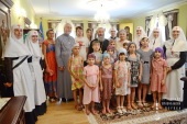 Блаженніший митрополит Київський Онуфрій благословив дітей, які залишилися сиротами внаслідок військових дій на сході України