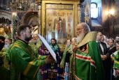 Святіший Патріарх Кирил звершив малу вечірню з читанням акафісту біля раки з чесними мощами преподобного Сергія