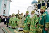 De ziua pomenirii cuviosului Serghie de Radonej Întâistătătorul Bisericii Ruse a condus slujirea Liturghiei în Lavra „Sfânta Treime” a cuviosului Serghie