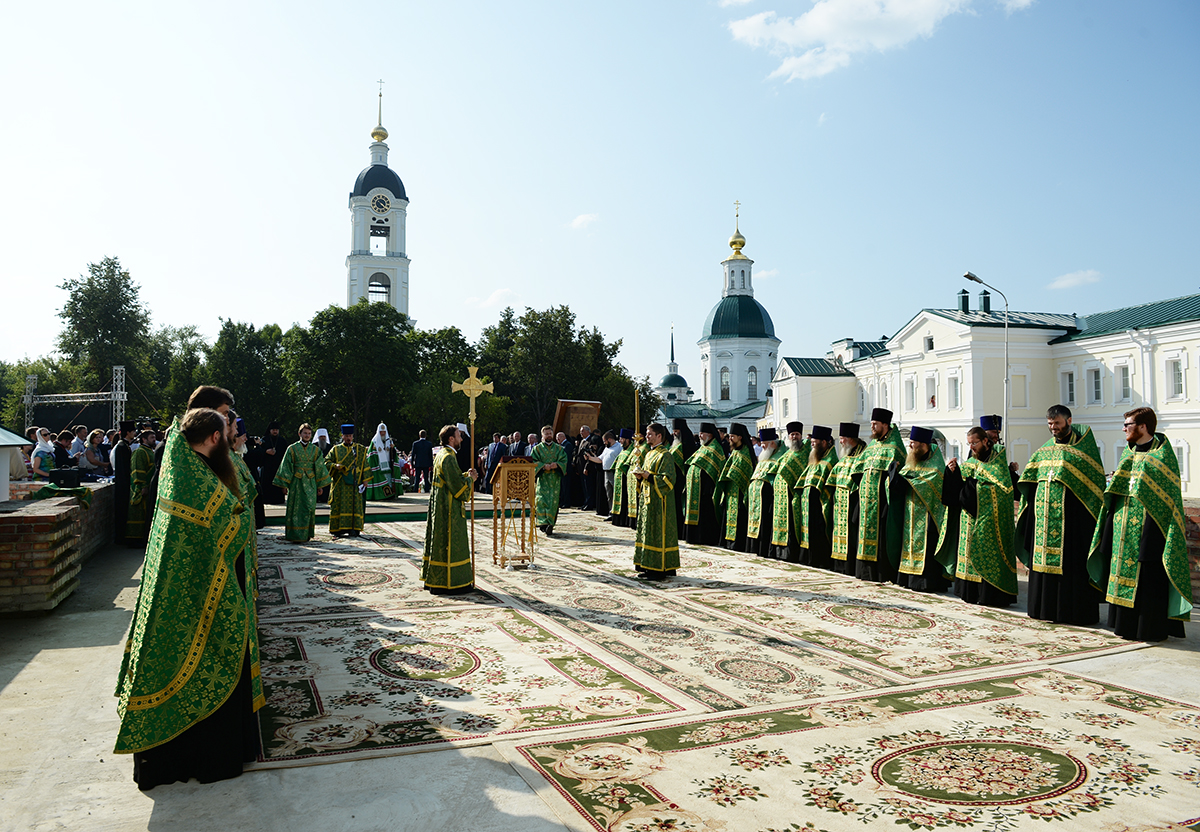 Vizita Patriarhului la Mitropolia de Nijni Novgorod. Sfințirea piatrei de temelie în fundamentul catedralei „Adormirea Maicii Domnului” din Pustia Sarovului