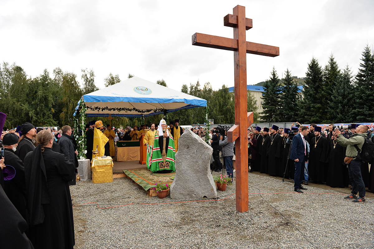 Патриарший визит в Горноалтайскую епархию. Закладка Спасского собора в Горно-Алтайске
