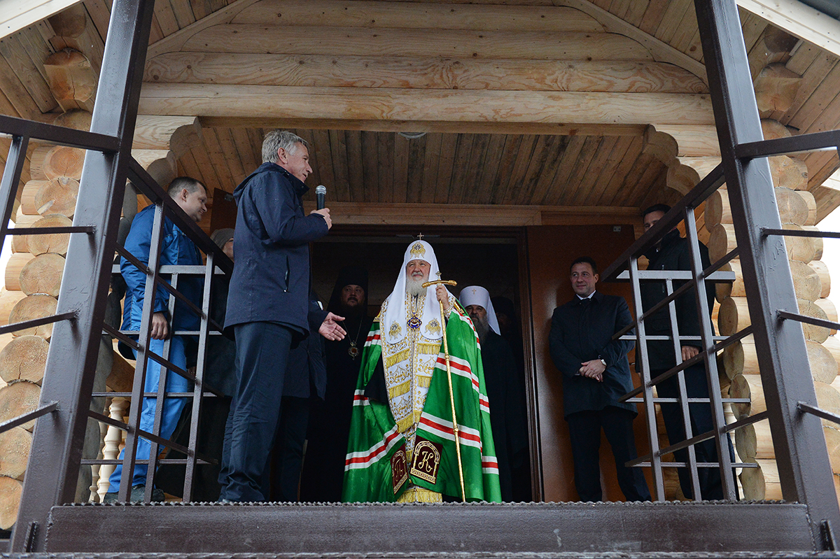 Патриарший визит в Салехардскую епархию. Освящение Троицкого храма в поселке Сабетта на Ямале