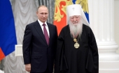 Președintele Rusiei a înmânat mitropolitului de Krutitsy Iuvenalii și mitropolitului de Volokolamsk Ilarion distincții de stat