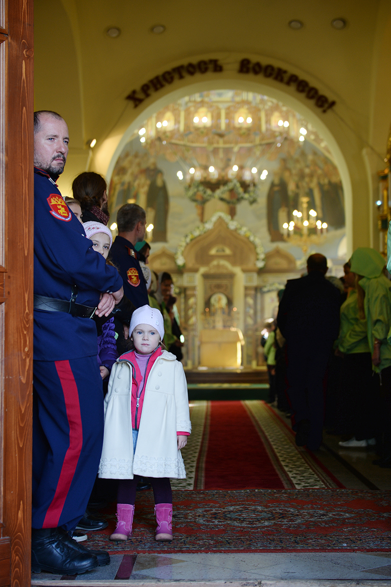 Патриаршее служение в Неделю пред Воздвижением в московском храме Всех святых, в земле Российской просиявших, в Новокосино