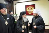 На торжества по случаю 70-летия Святейшего Патриарха Кирилла в Москву прибыл Предстоятель Иерусалимской Православной Церкви