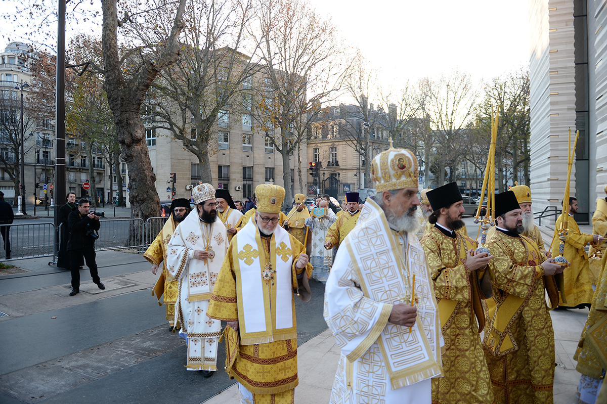 Vizita Patriarhului la Eparhia de Korsun. Sfințirea catedralei „Sfânta Treime” din Paris. Dumnezeiasca Liturghie. Întâlnirea cu primarul capitalei franceze