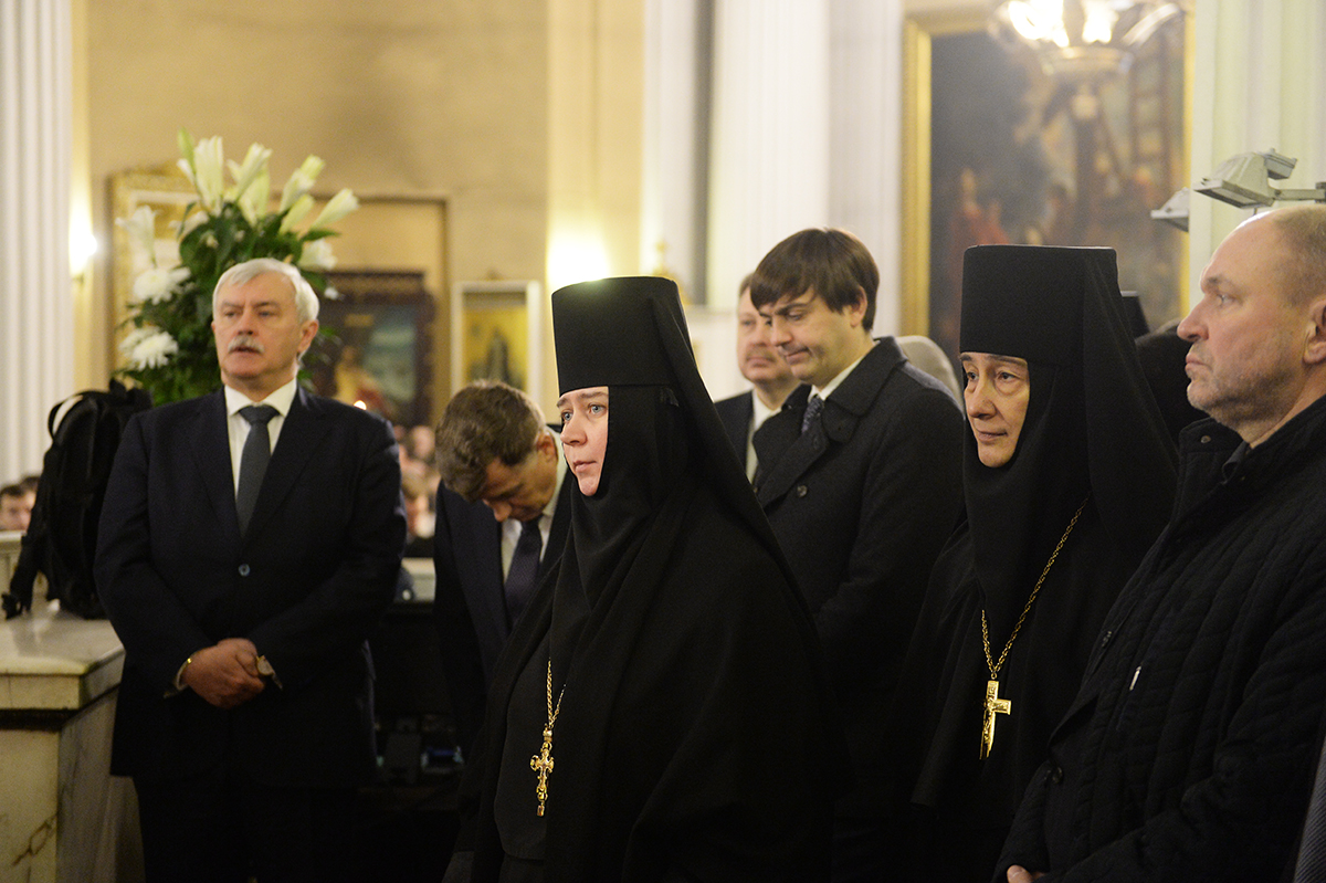 Vizita Patriarhului la Eparhia de Sanct-Petersborg. Liturghia în Lavra „Sfântul Alexandru Nevski”. Întâlnirea cu șeful Serviciului „Rosobrnadzor”