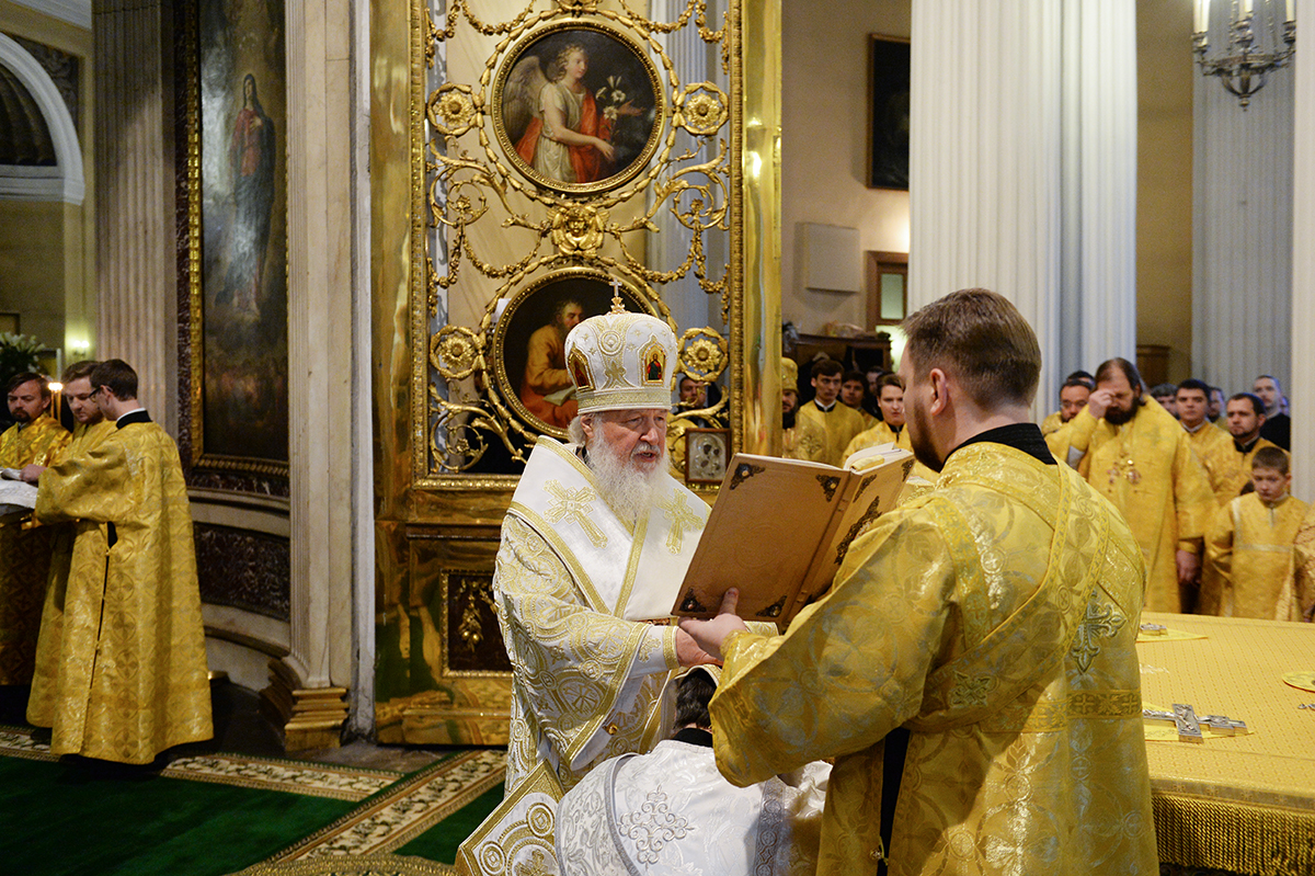 Патріарший візит до Санкт-Петербурзької єпархії. Літургія в Олександро-Невській лаврі. Зустріч з главою Рососвітнагляду