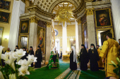 În Duminica a 26-a după Cincizecime Întâistătătorul Bisericii Ortodoxe Ruse a săvârșit Liturghia în catedrala „Sfânta Treime” a Lavrei în cinstea Sfântului Alexandru Nevski