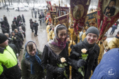 У День православної молоді в Санкт-Петербурзі відбулася Літургія в Ісаакіївському соборі та хресна хода