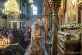 Mitropolitul de Krutitsy Iuvenalii a condus solemnitățile la mănăstirea Donskoi cu prilejul aniversării a 25 de ani de la aflarea moaștelor Sfântului Ierarh Tihon, Patriarhul întregii Rusii