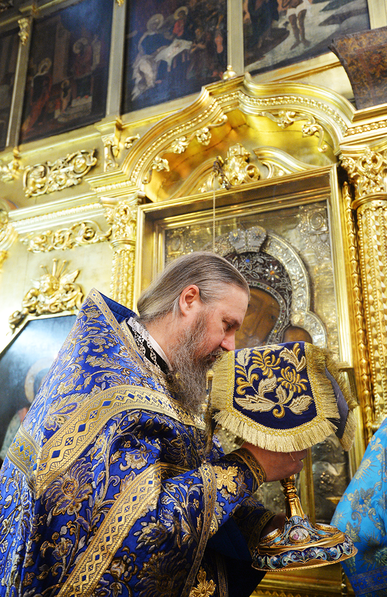 Патріарше служіння в день 100-річчя віднайдення Державної ікони Божої Матері в Казанському храмі в Коломенському м. Москви