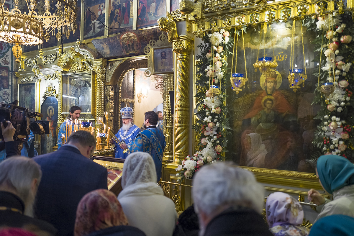 Пресвятая Богородица икона в церкви