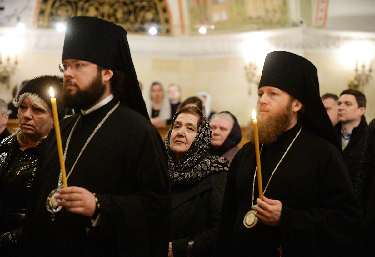 Litia pentru cei decedați în rezultatul actului teorirst din metroul de la Sanct-Petersburg