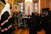 În ajunul Miercurii Mari Sanctitatea Sa Patriarhul Chiril a luat parte la slujba dumnezeiască de seară la mănăstirea stavropighială „Sfinții Mucenici Boris și Gleb” din Anosino