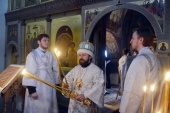 Miropolitul de Volokolamsk Ilarion a săvârșit Dumnezeiasca Liturghie potrivit rânduielii ruse vechi la biserica „Acoperământul Preasfintei Născătoare de Dumnezeu” din Rubtsovo, or. Moscova