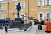 Президент России В.В. Путин и Святейший Патриарх Кирилл приняли участие в открытии памятника на месте гибели великого князя Сергея Александровича в Кремле