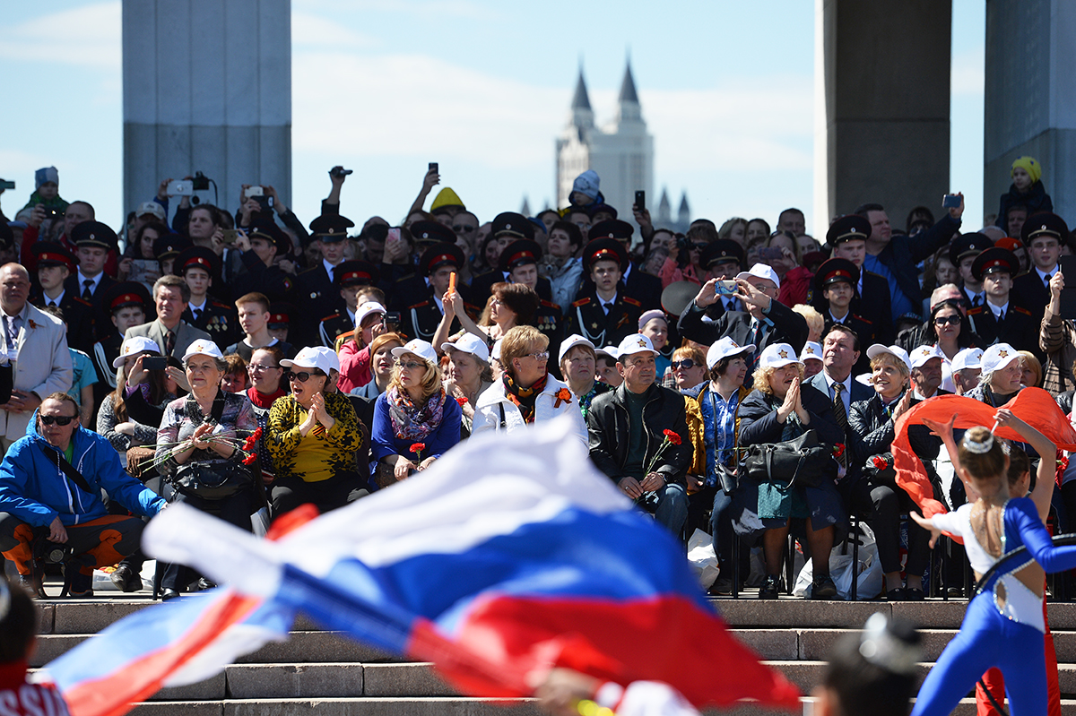 Parada „Nu se va întrerupe legătura dintre generații” pe muntele Poklonnaya, or. Moscova