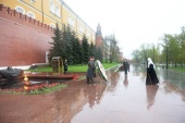 Предстоятель Руської Православної Церкви поклав вінок до могили Невідомого солдата біля Кремлівської стіни