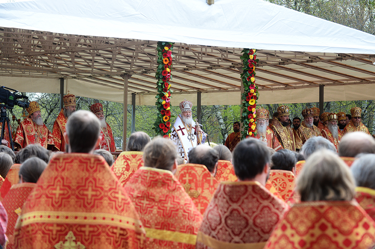 Патриаршее служение на Бутовском полигоне в праздник Собора новомучеников, в Бутове пострадавших