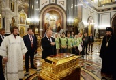 Președintele Rusiei s-a închinat moaștelor Sfântului Ierarh Nicolae Făcătorul de minuni în catedrala „Hristos Mântuitorul”
