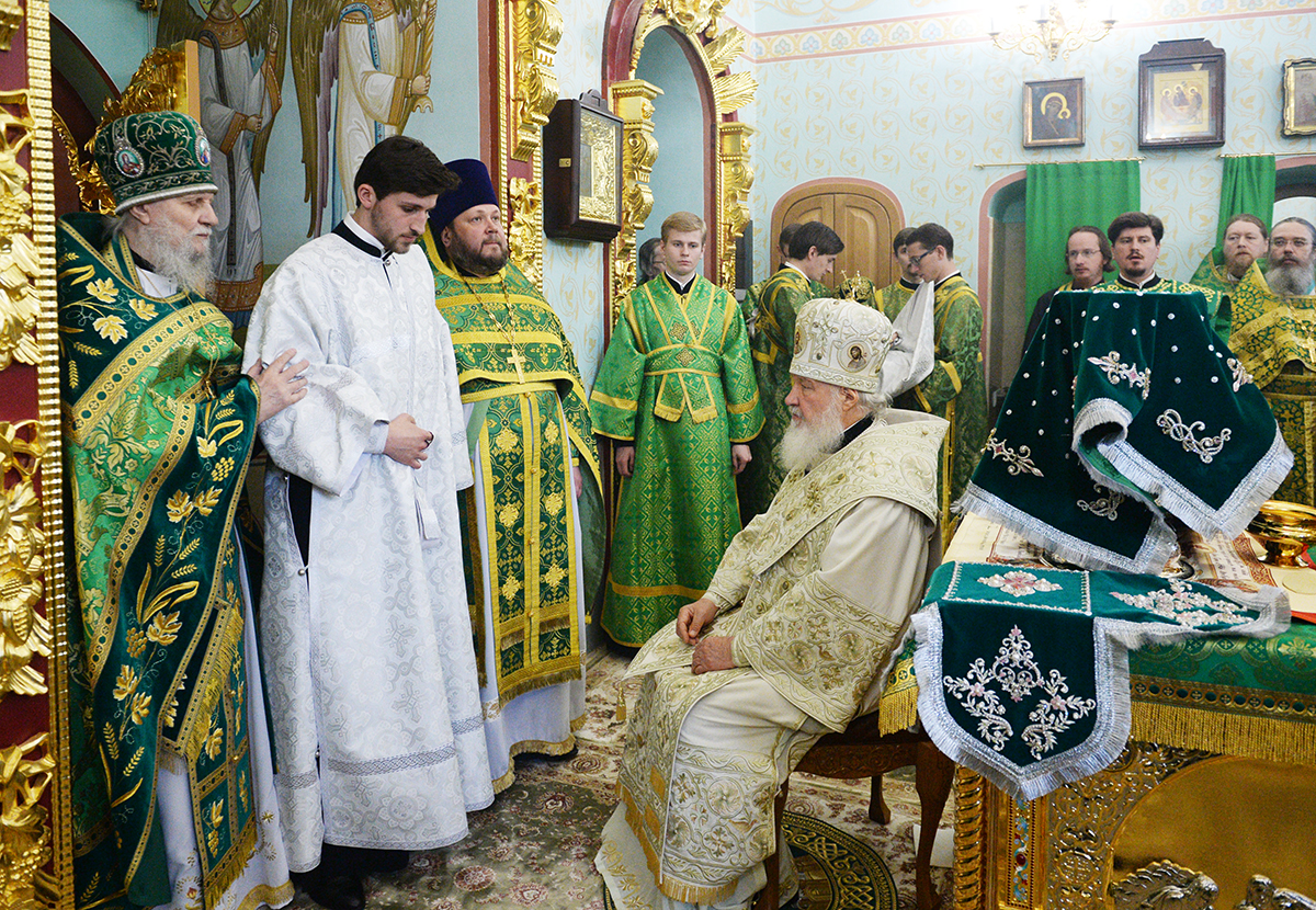 Патриаршее служение в день Святого Духа в московском храме Живоначальной Троицы в Троице-Лыкове