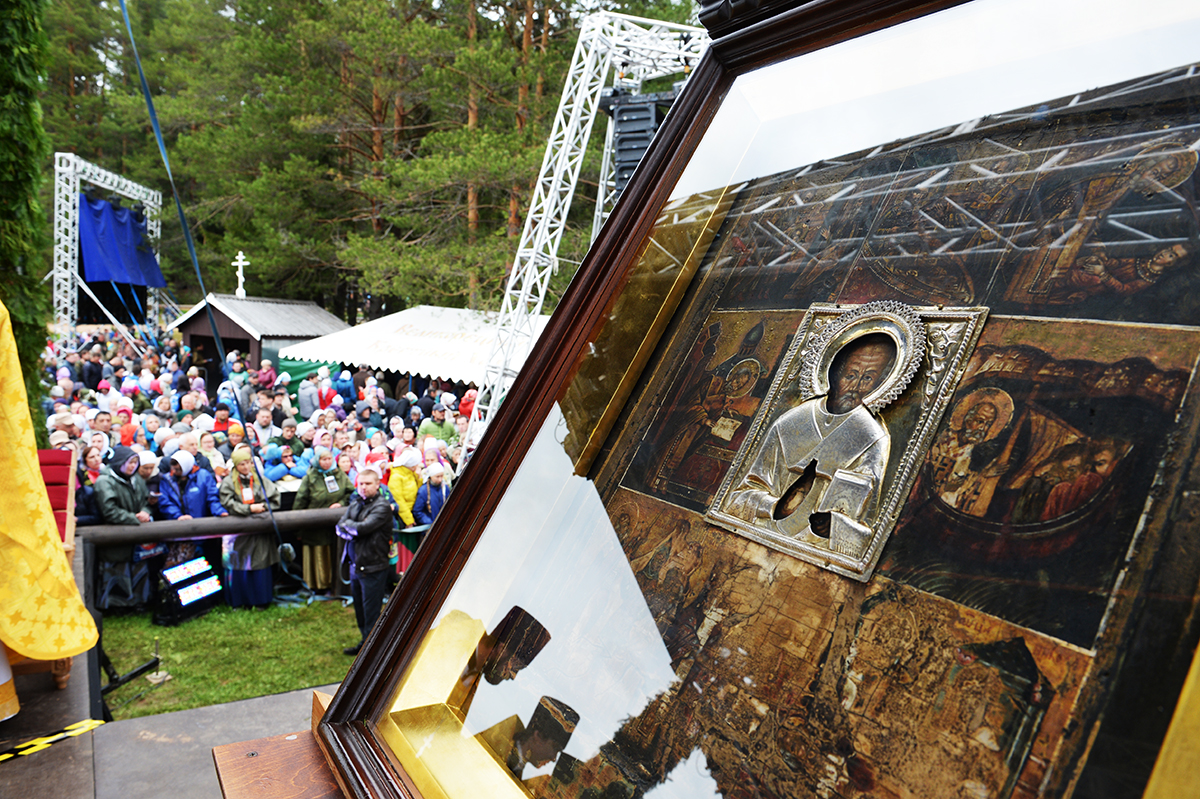 Vizita Patriarhului la Mitropolia de Veatka. Procesiunea Drumului Crucii numit Velikoretskiy. Liturghia pe malul râului Velikaya