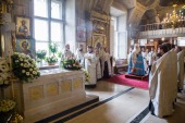 În ziua celei de-a 27-a aniversări de la întronarea Sanctității Sale Patriarhul Alexii II în catedrala episcopală „Arătarea Domnului”, or. Moscova, a fost săvârșită panihida