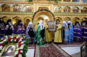 Slujirea Patriarhului la biserica „Sfânta Treime” din or. Reutov. Hirotonia arhimandritului Meletii (Pavliucenkov) în treapta de episcop de Roslavl și Desnogorsk. Depunerea florilor la Memorialul Gloriei
