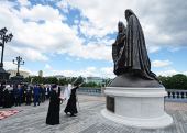 Sanctitatea Sa Patriarhul Chiril a sfințit lângă catedrala „Hristos Mântuitorul” monumentul dedicat aniversării a 10 ani de la restabilirea unității Bisericii Ortodoxe Ruse
