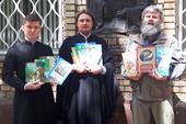 Видавнича Рада Руської Православної Церкви передала книги дітям з багатодітних і малозабезпечених сімей.