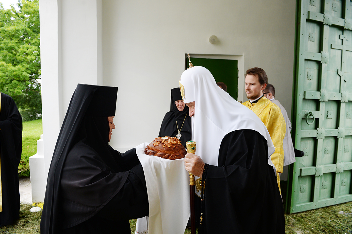 Патриарший визит в Новгородскую митрополию. Литургия в Николо-Вяжищском монастыре