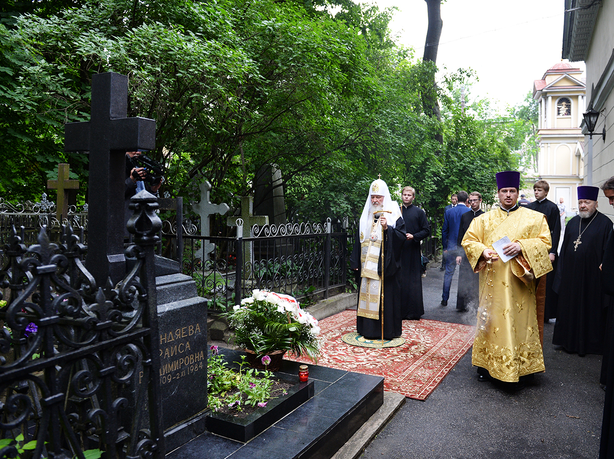 Патриарший визит в Санкт-Петербург. Посещение Большеохтинского кладбища и Александро-Невской лавры