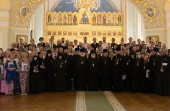 Președintele Comitetului didactic al Bisericii Ortodoxe Ruse a înmânat diplome absolvenților Universității „Sfântul Patriarh Tihon”