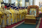 Mitropolitul de Sankt-Petersburg și Ladoga Varsonofii a condus Dumnezeiasca Liturghie la moaștele Sfântului Ierarh Nicolae în Lavra Sfântului Alexandru Nevski