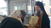 Racla cu cinstitul cap al Sfântului Mare Mucenic Pantelimon din Mănăstirea rusă de pe Athos „Sfântul Pantelimon” a fost adusă în Bulgaria