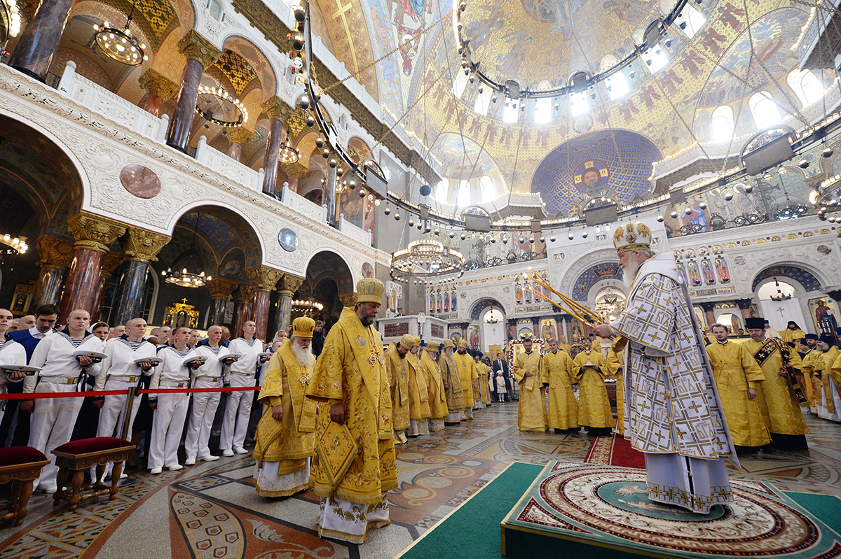 Vizita Patriarhului la Mitropolia de Sankt-Petersburg. Dumnezeiasca Liturghie în catedrala marină „Sfântul Nicolae” din Kronștadt. Întâlnirea cu Președintele Rusiei V.V. Putin