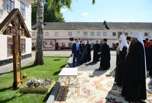 Предстоятель Русской Православной Церкви почтил память родственников Патриарха Сергия на месте их захоронения