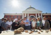 На очередном совещании, посвященном воссозданию собора Казанской иконы Богородицы в столице Татарстана, представлены обнаруженные в ходе строительства археологические находки