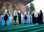 De sărbătoarea Schimbării la Față a Domnului Întâistătătorul Bisericii Ortodoxe Ruse a săvârșit Dumnezeiasca Liturghie în Piața Catedralei din Vyborg și a condus hirotonia arhimandritului Feodorit (Tihonov) în treapta de episcop de Skopin și Șatsk