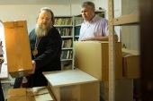 Глава Донской митрополии передал вещи для пострадавших при пожаре в Ростове-на-Дону