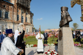 Святейший Патриарх Кирилл освятил памятник архимандриту Антонину (Капустину) на его малой родине