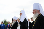 Întâistătătorul Bisericii Ortodoxe Ruse a săvârșit rânduiala sfințirii pietrei de temelie în fundamentul bisericii „Sfânta Treime” din Kurgan