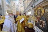 Святейший Патриарх Кирилл совершил великое освящение московского храма Трех святителей в пос. Воскресенское