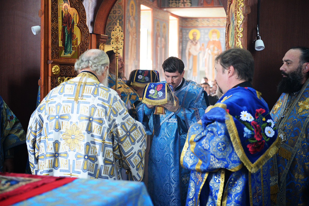 Патриарший визит в Новороссийскую епархию. Литургия в Успенском соборе Новороссийска