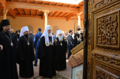 Святейший Патриарх Кирилл помолился у гробницы пророка Даниила в Самарканде
