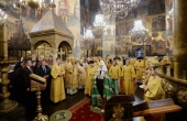 Slujirea Patriarhului de ziua pomenirii Întâilor Sfinți Ierarhi ai Moscovei în catedrala „Adormirea Maicii Domnului” din Kremlin, or. Moscova